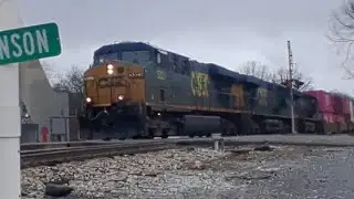 Csx 5321 leads stack train