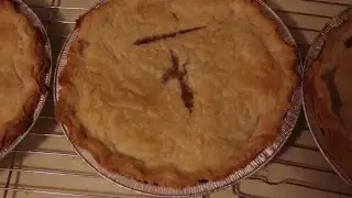 *Tourti&egrave;re - Traditional Qu&eacute;b&eacute;cois meat pie recipe as easy as 3-2-1!