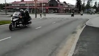 18. Motoristikirkko Pyh&auml;joella 29.8.2020, motoristit matkalla kirkkoon.