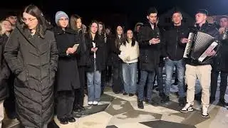 VINE DOMNUL CĂLĂTOR -COLIND- TINERII OASTETI DOMNULUI SUCEAVA