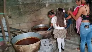 Dos tinas de caldo de rrez y una de picadillo, as&iacute; festejaron a San juditas aya en el TINOCO gro
