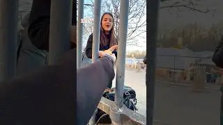 Surprise  🥰 #love #viral #respect #fun #paris #street #shorts #gift ￼