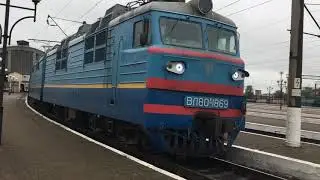 Прибуття ДР1А-203/ДР1А-220 та відправлення ВЛ80т-1869 з пасажирським составом зі Ст. Львів-Головний