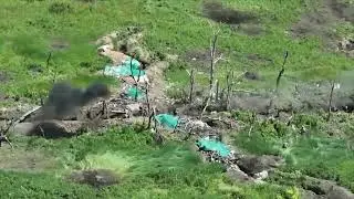 [18+] Ukrainian soldiers stormed Russian positions. Video speed up x2