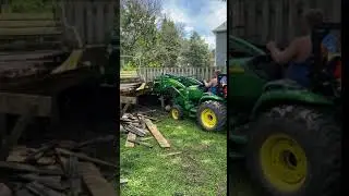 John Deere 3039R Grapple work