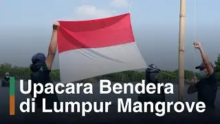 Mangrove Merdeka 2022: Upacara Bendera di Lumpur Mangrove dan Penanaman 77 Bibit Mangrove