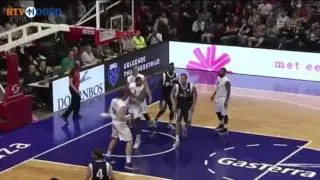 JD Buzzer shot Donar in MartiniPlaza