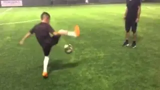 Ashley Cole plays awesome keepy ups with Roma wonderkid