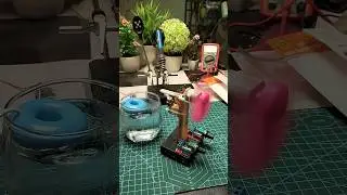 Table fan with humidifier module