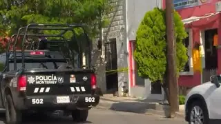 Detienen a 3 con un Arma Larga y Policías Esperan Orden de Cateo en la Colonia Madero en Monterrey