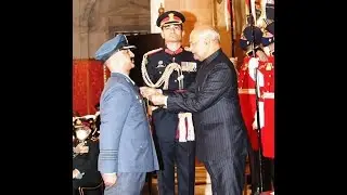 President Kovind Presents Vir Chakra to Wing Commander Varthaman Abhinandan ❤ #shorts #virchakra