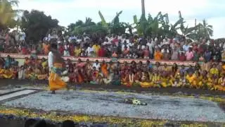 Marche sur le feu à La Rivière des galets - 2011
