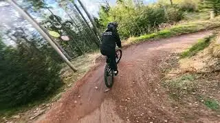 Vallåsen Bike Park - V-Line 🟦 (Kimpa's first ever run)