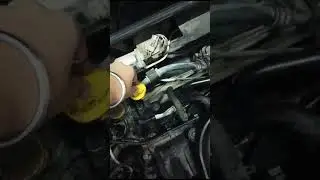 Kwid engine back problem #shortsfeed #car #mechanic #automobile #engineoil #kwid #renault