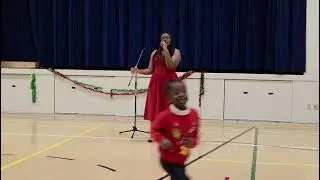 Interpr&eacute;tation de Coeur de Pirate comme des enfants spectacle &agrave; Moose Jaw 