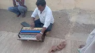 Harmooni playing...