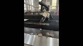 M&aacute;quina de corte laser com cabe&ccedil;ote chanfrador.