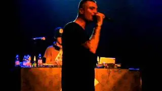 Gu&egrave; Pequeno feat Caprice - Conta su di me LIVE @ Magazzini
