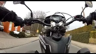 Husqvarna 125 | Ride through the City | RAW