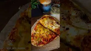 Cheesy Paneer Naanza!🍕.   #paneer #pizza #desipizza #cheese