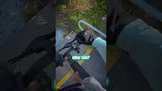 Что находится на этом мосту...?