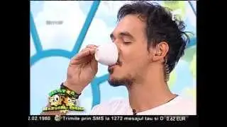 Dani Oţil i-a ghicit &icirc;n cafea, &icirc;n direct, lui Răzvan Simion
