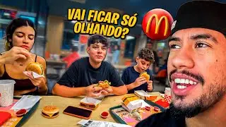 LEVEI MEUS IRMAOS PRA COMER DE GRAÇA NO MCDONALDS E FIQUEI SO OLHANDO🍔🍟