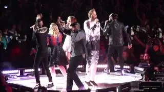 Kelly Clarkson and Pentatonix -  Heartbeat Song - Piece By Piece Tour Staples Center 8/19/15