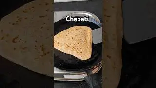 Easy triangle paratha #roti #chapati#short#youtube#paratharecipe#trianglechapati#chapatiparatha