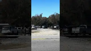Правоохранительные органы собираются возле границы округа в поисках подозреваемого в убийстве
