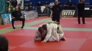 Piotr Wojtkowski vs Dominik Debiec - FINAL - IBJJF London Open 2014 - Black Adult - Medium-Heavy
