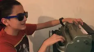Mostrando mi maquina de escribir braille Perkins sugerencia