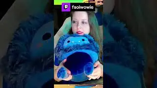 Faoi shows off her new squish mallow #twitchclips #justtalking #squishmallows