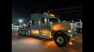 2025 Peterbilt 589 Heavy Haul Chicken Light Showcase