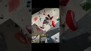 #Climbing girl #Climb with bare hands
