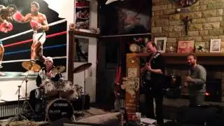 Drumcoaching mit Bassist und Percussionist!    Herr Seufert spielt New Wave!