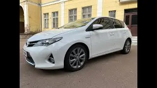 Toyota Auris Hybrid 2013