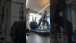 Massive Real Athlete Rawdogs a 635 Deadlift