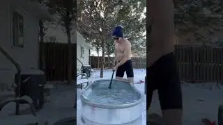 #icebreaking #icebath #iceman #coldwater #breathwork #coldtherapy #ice #icebaths #axe  #lumberjacks