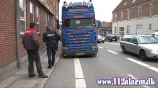 Lastbil ramte broen. Skovgade i Vejle. 18/04-2013. Kl. 14:15.