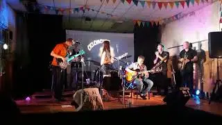 Rebossantes. Like a virgin. En vivo