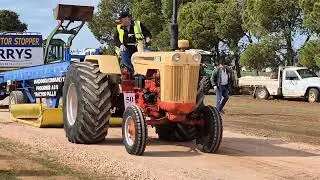 Case 830 1967 driven by Barry Clifford from Clements Gap, Mundoora Mud And Dust Vintage Tractor Pull