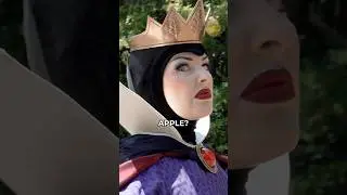 Злая Королева предлагает мне отравленное яблоко в Диснейленде! 🍎 #диснейленд #белоснежка #злаякор...