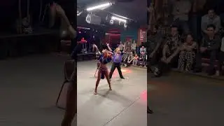 Campeones mundiales de salsa Alex y Judy