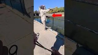 Он научил меня ловить рыбу в капюшоне.