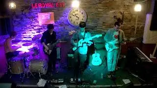 Klivage & Insecticide au Royal Est