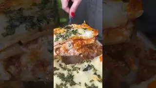 The BEST 🇮🇹 lasagna is made with b&eacute;chamel and ricotta! #lasagna #recipe