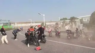 6599: Chinese plane enthusiasts were pushed back by jet wake near an airport