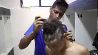 Neilton &eacute; 'batizado'pelo elenco profissional
