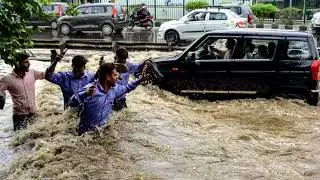IMD issues Yellow Alert for Delhi & Gurugram I Heavy Rain Expected!